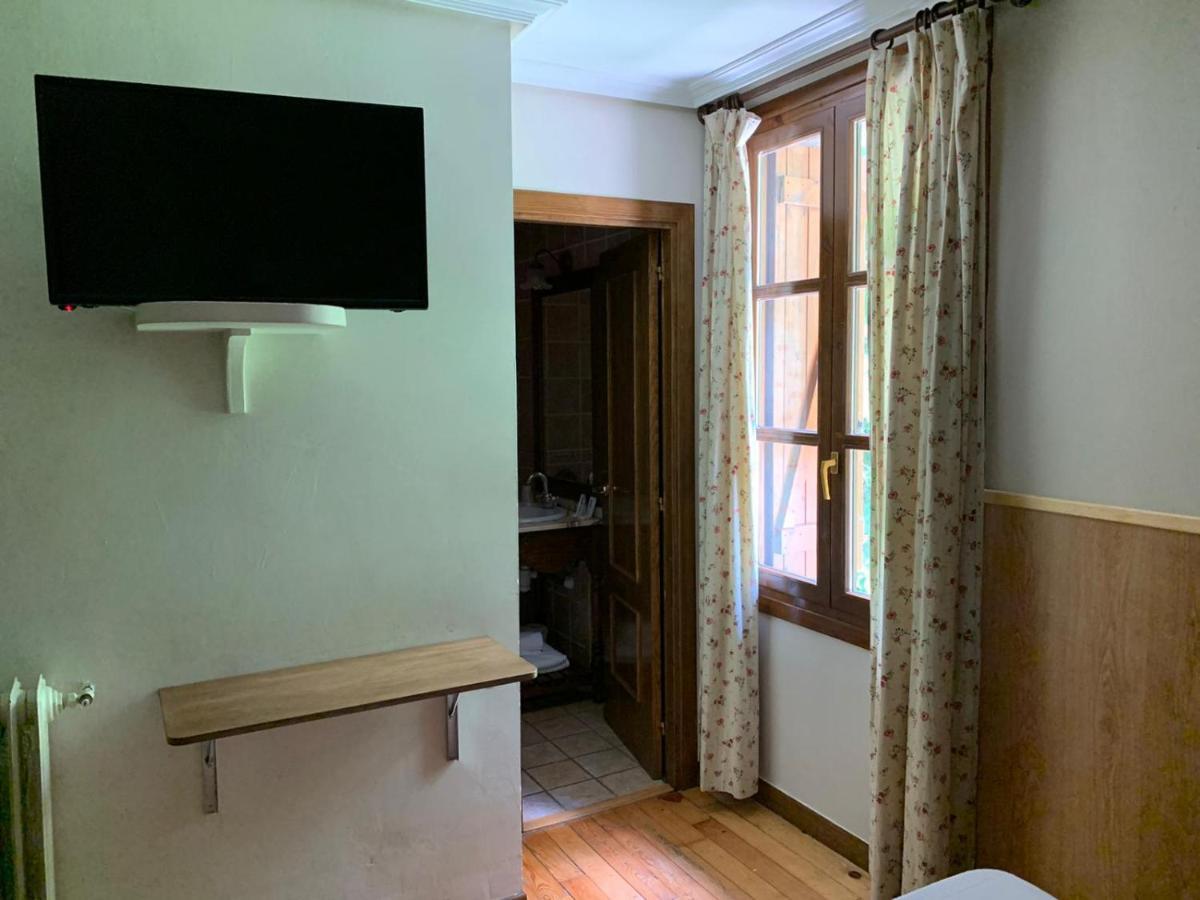 Hotel Charle Jaca Extérieur photo