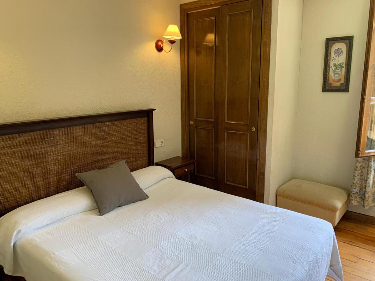 Hotel Charle Jaca Extérieur photo