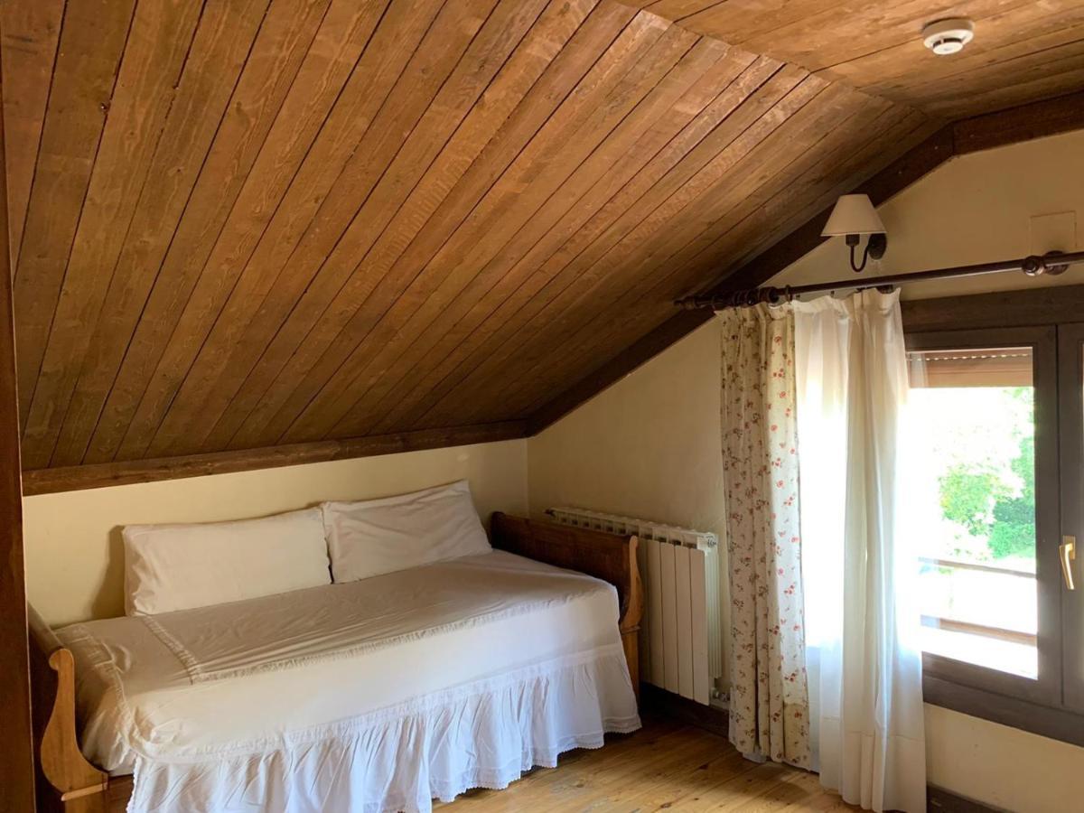 Hotel Charle Jaca Extérieur photo