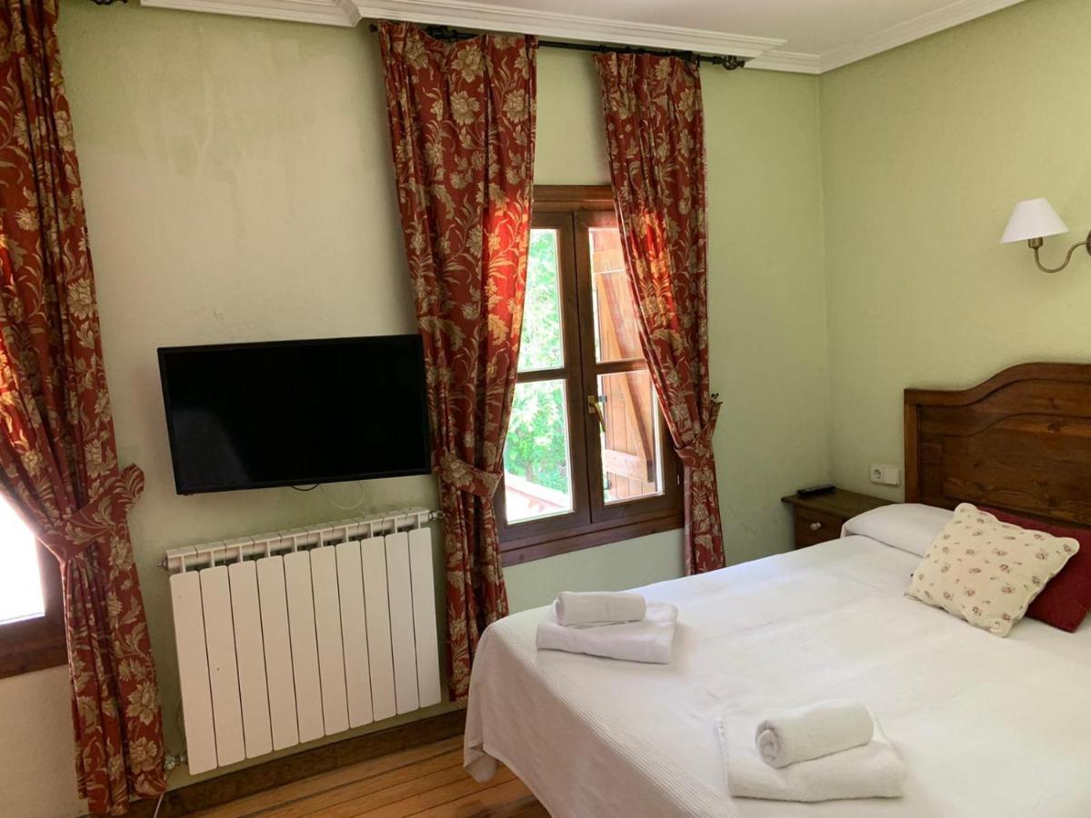 Hotel Charle Jaca Extérieur photo