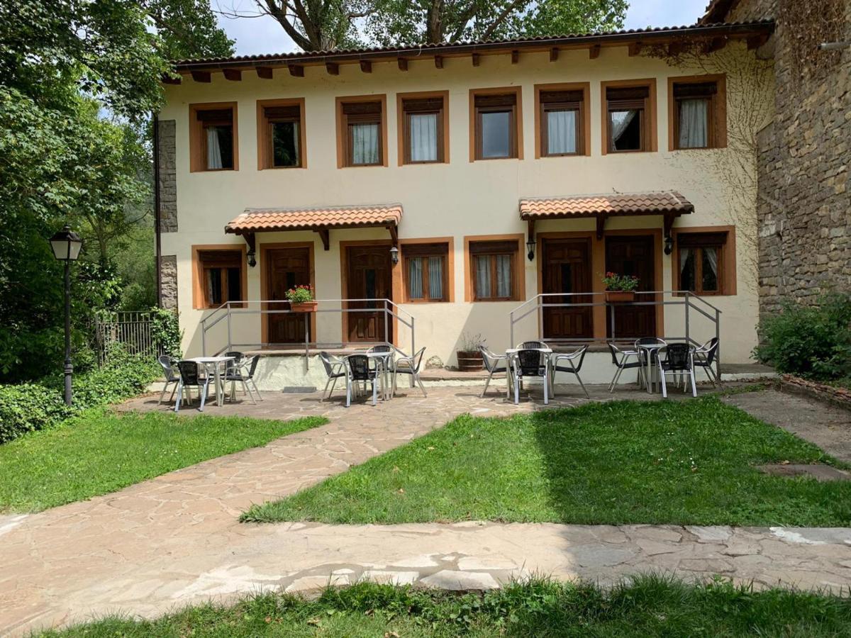 Hotel Charle Jaca Extérieur photo