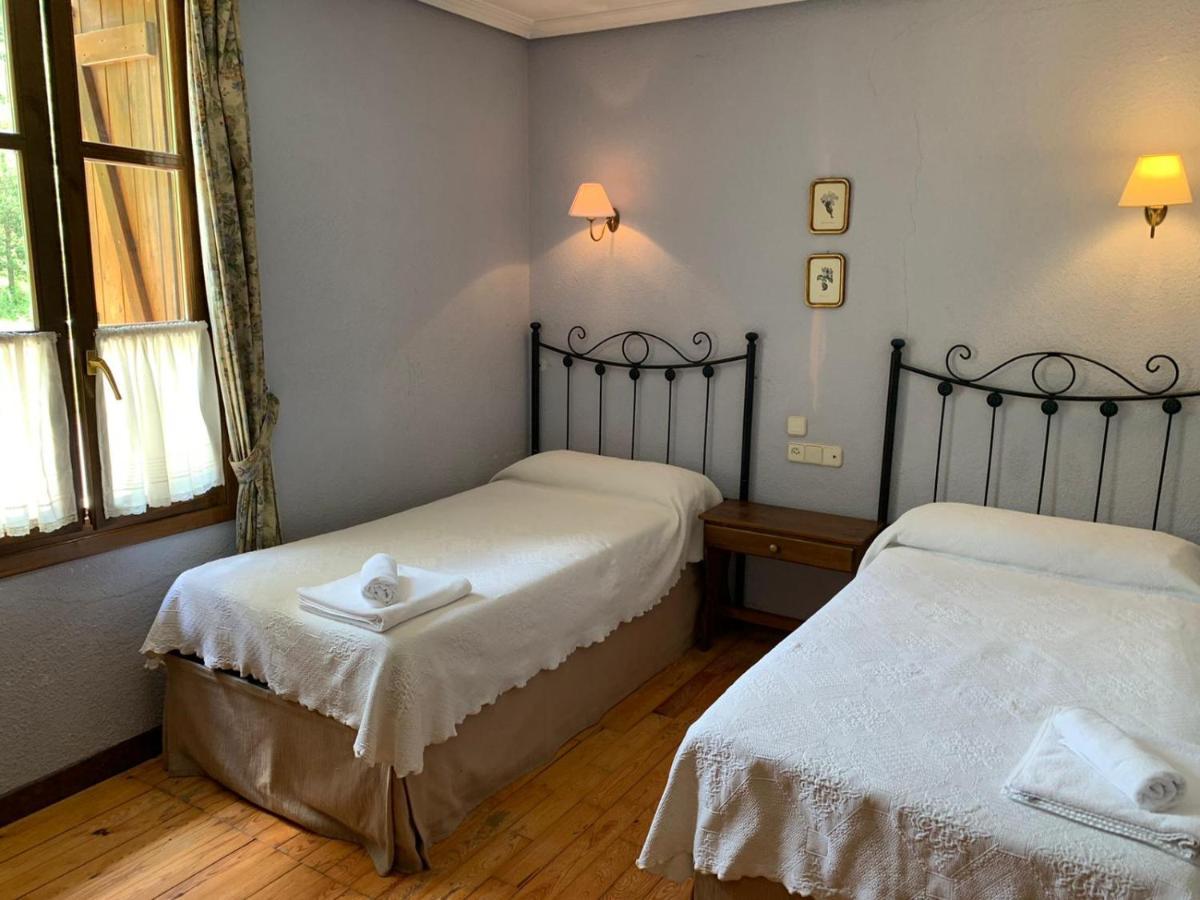 Hotel Charle Jaca Extérieur photo