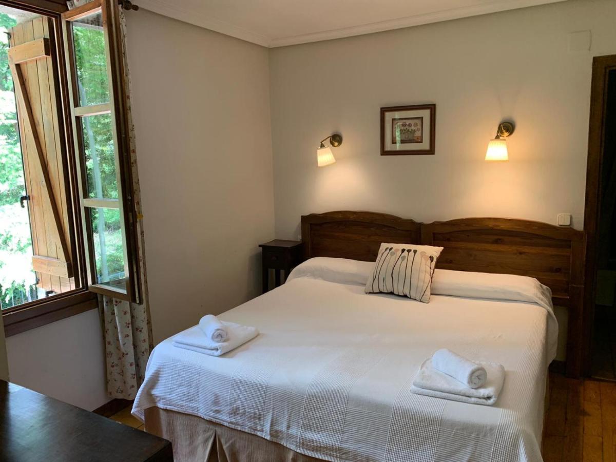 Hotel Charle Jaca Extérieur photo