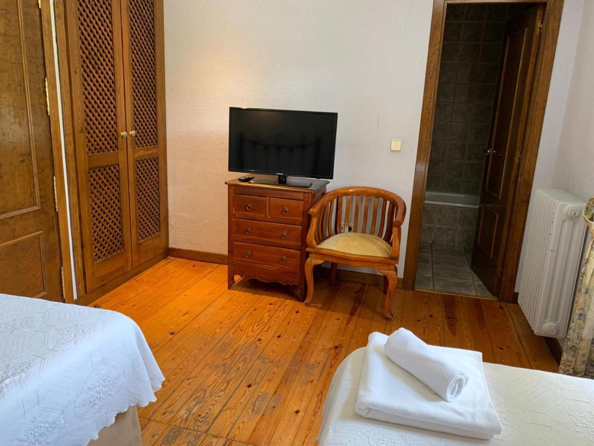 Hotel Charle Jaca Extérieur photo