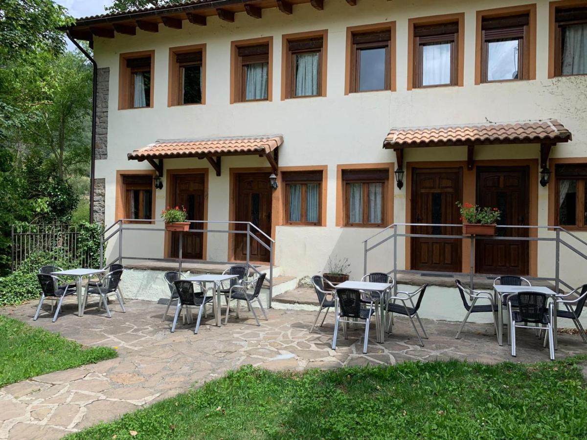 Hotel Charle Jaca Extérieur photo