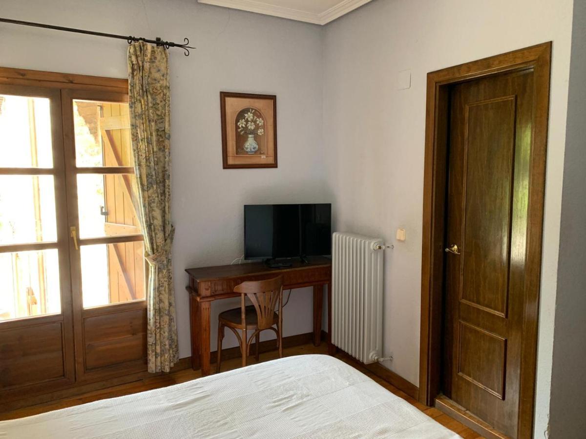 Hotel Charle Jaca Extérieur photo