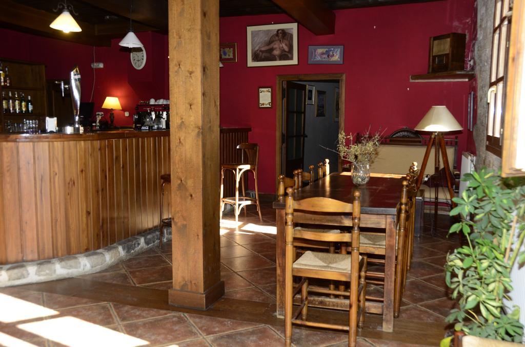 Hotel Charle Jaca Extérieur photo