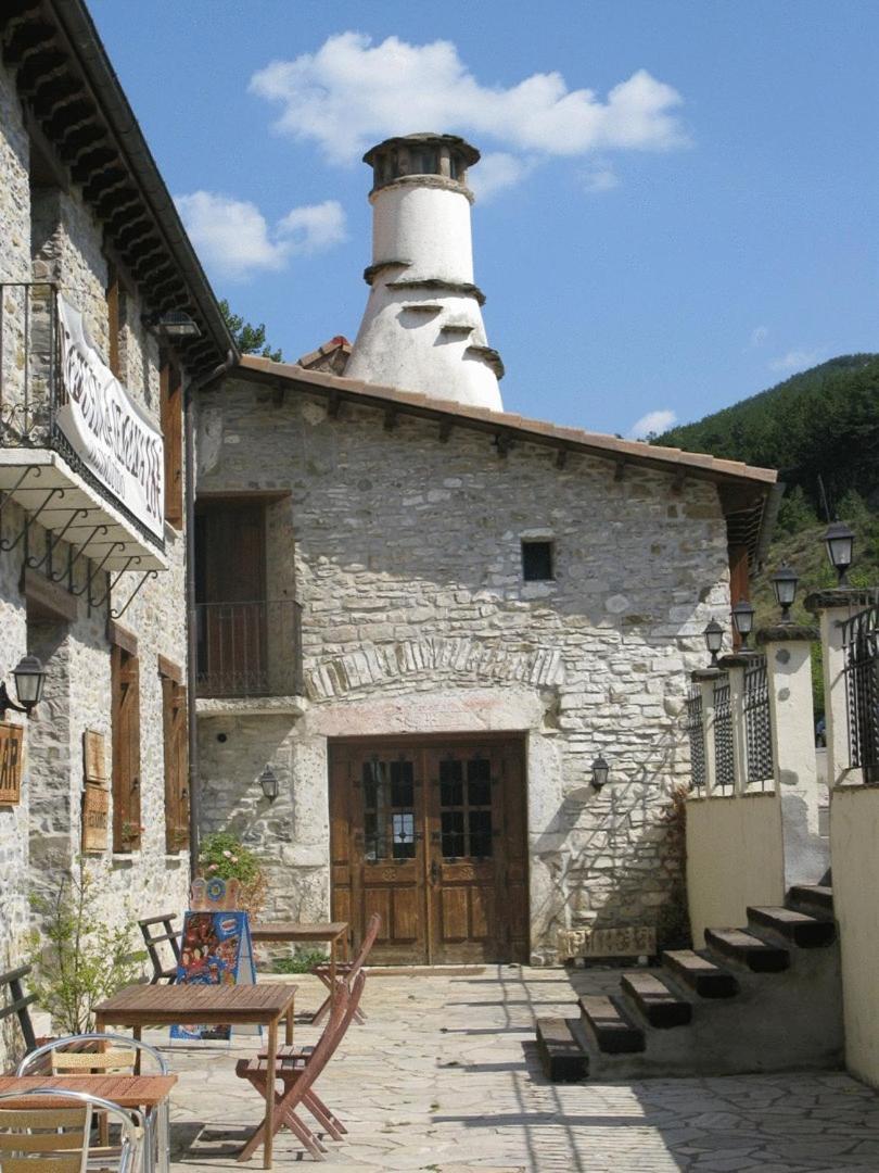Hotel Charle Jaca Extérieur photo