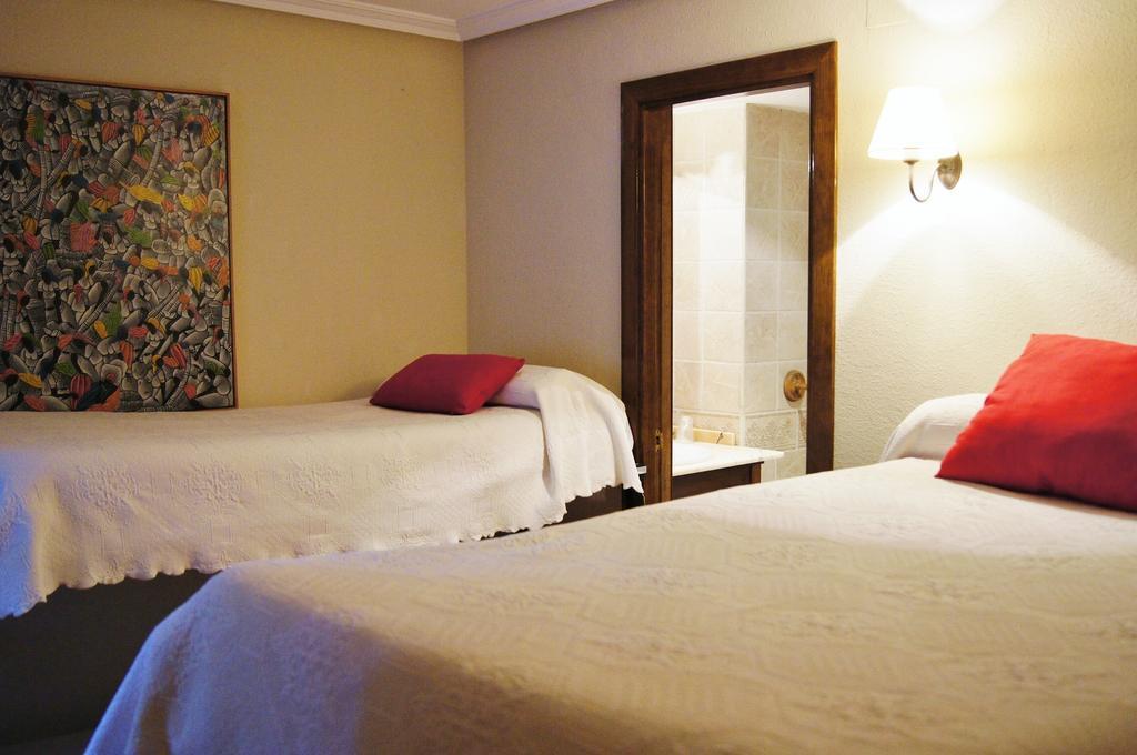 Hotel Charle Jaca Extérieur photo