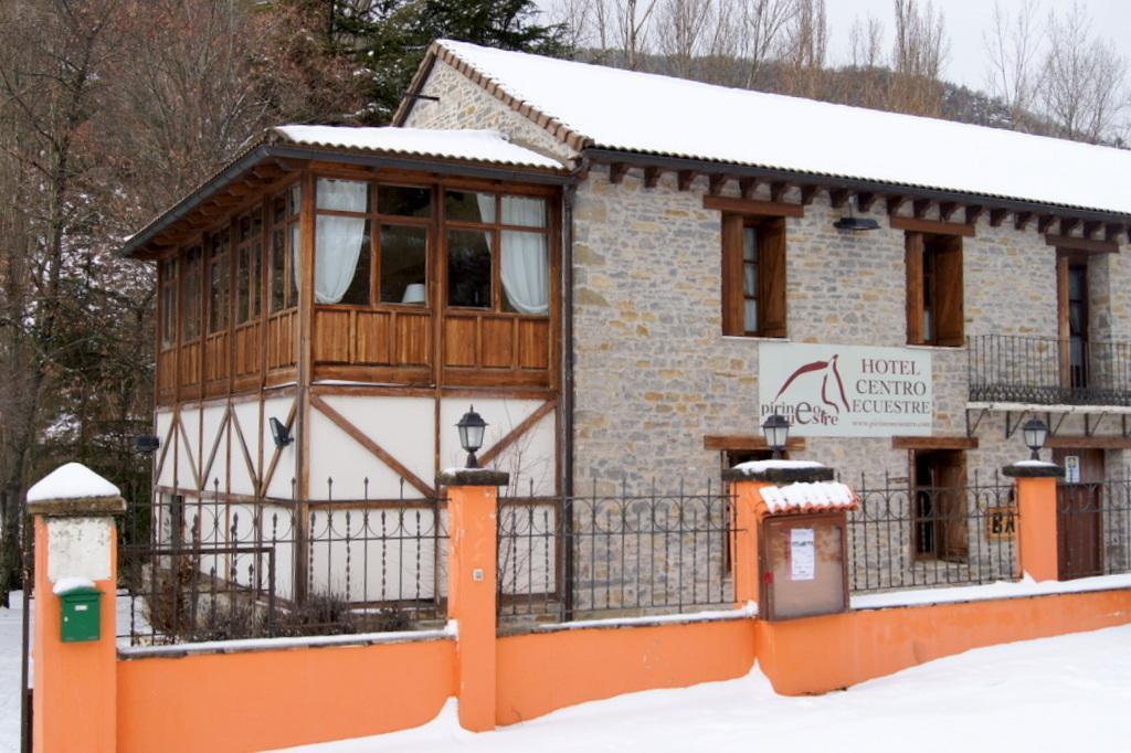 Hotel Charle Jaca Extérieur photo